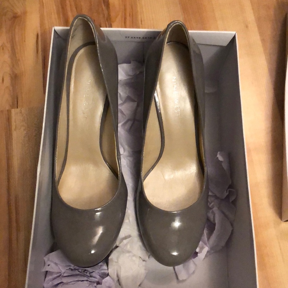 Nine West ambitious grey patent round toe pump 6
